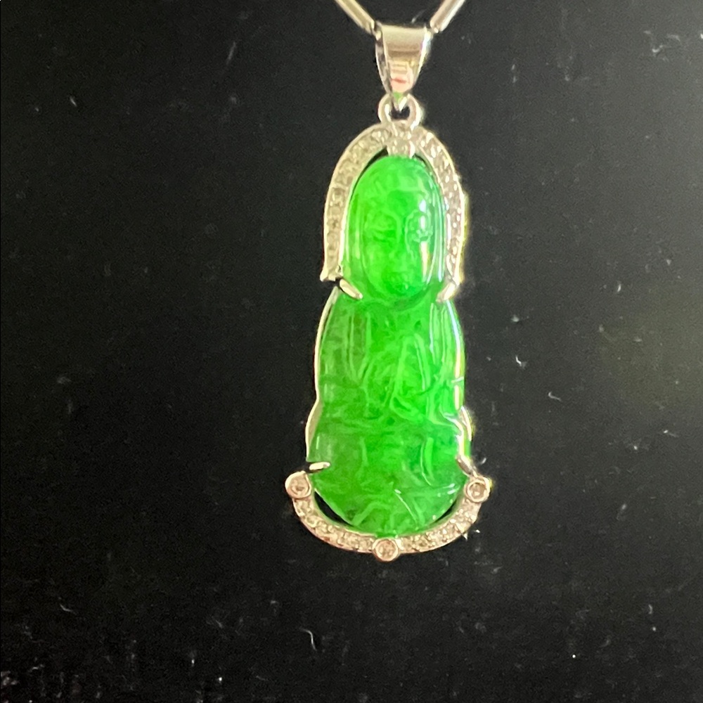 Elegant Green Pendant Necklace - Picture 2 of 6
